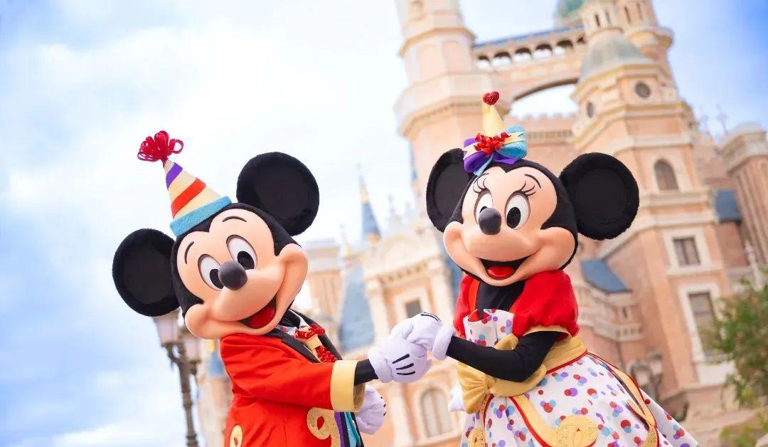 _2021春节接待游客_全年接待游客