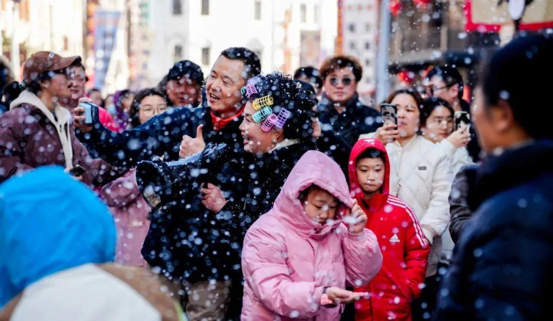 _2021春节接待游客_全年接待游客