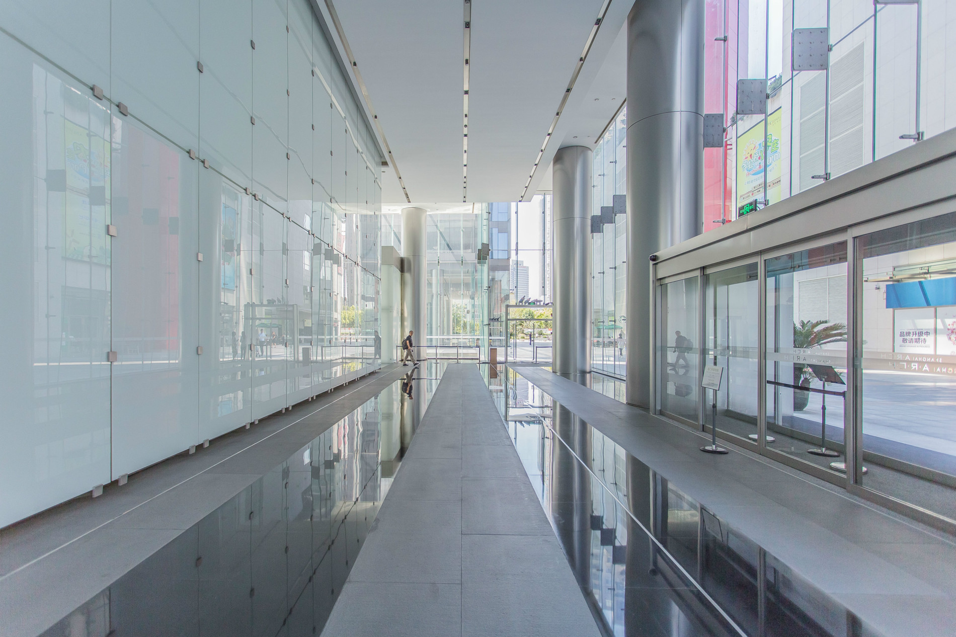 金虹桥国际中心 金虹桥国际中心大堂.jpg